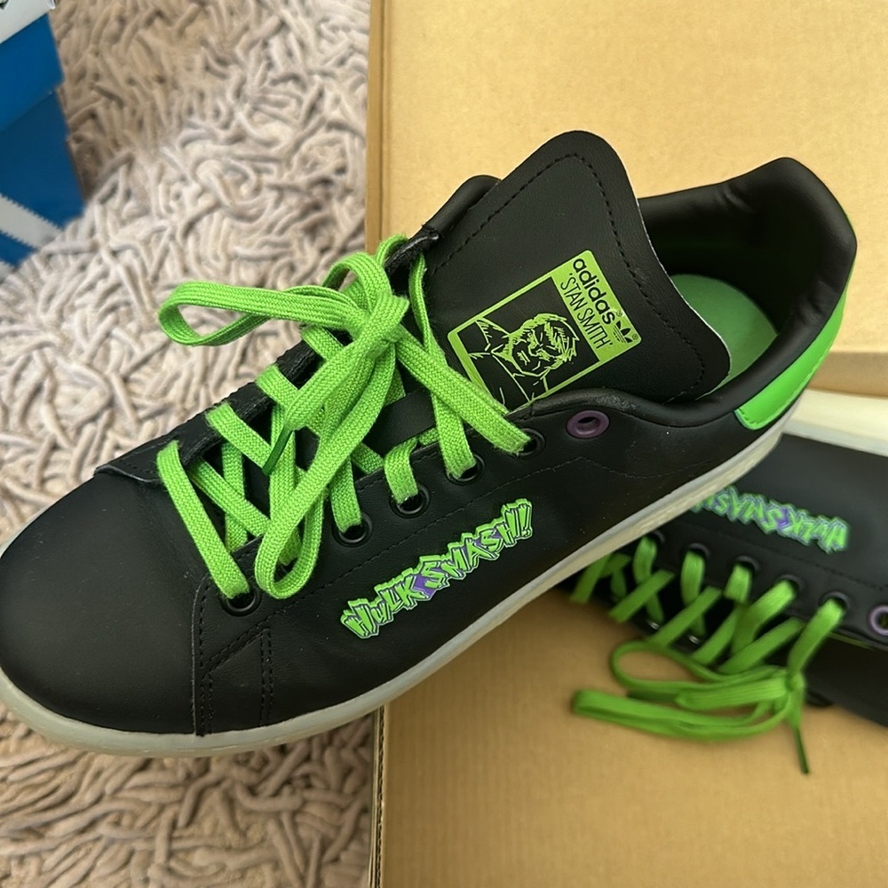 Boys Adidas x Marvel Stan Smith J Hulk Smash size 5.5
